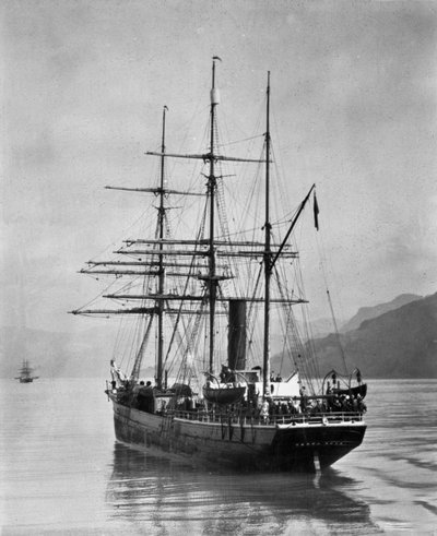 Die Terra Nova, gesegelt von Scott, in antarktischen Gewässern, 1910 von English Photographer